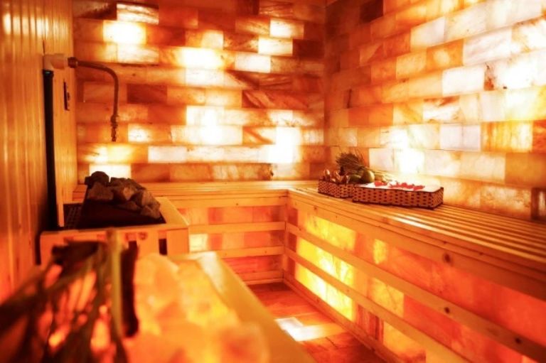 Đá muối xây dựng hiện được nhiều spa lựa chọn để phát triển dịch vụ xông hơi đá muối
