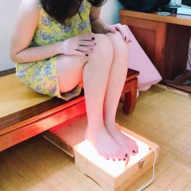 Đá muối massage có công dụng xua tan chứng chân tay lạnh