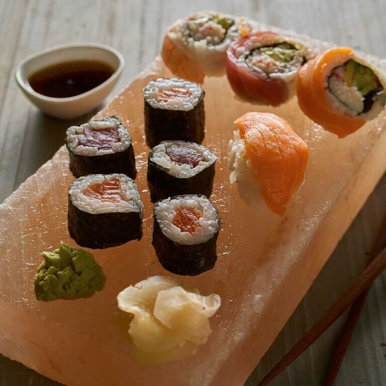 Khi dùng để bày trí đồ ăn cần lưu ý về vấn đề vệ sinh sau khi dùng xong