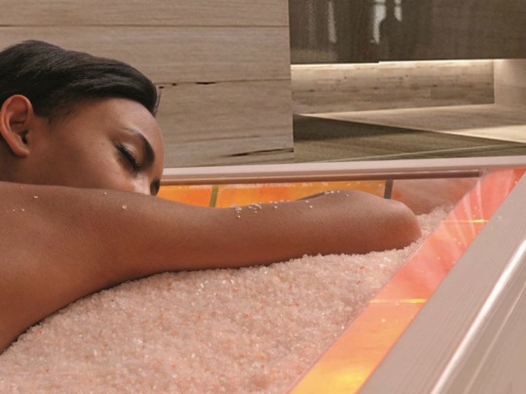 Đá muối massage dạng hạt mịn - giúp tẩy tế bào chết và thư giãn
