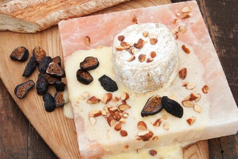 Đá muối Himalaya không phải chỉ dành cho món nướng, chúng còn có thể dùng để ướp lạnh cho kem, sữa chua, rau củ quả