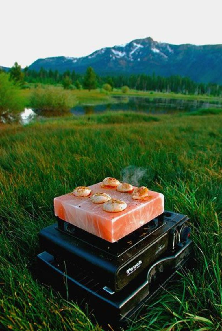 Thịt nướng đá muối đang là món ăn thơm ngon - bổ dưỡng gây 