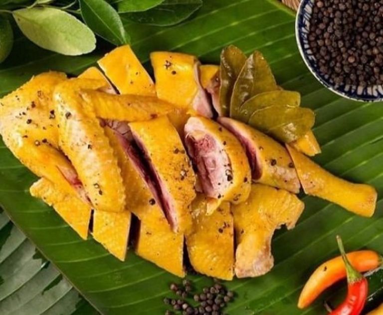 Gà ủ muối là món ăn dễ làm nhưng không phải ai cũng nắm được bí quyết giúp chúng có hương vị đặc trưng