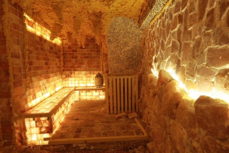 Iris Kim Spa - hang đá muối huyền bí ngay giữa lòng thủ đô