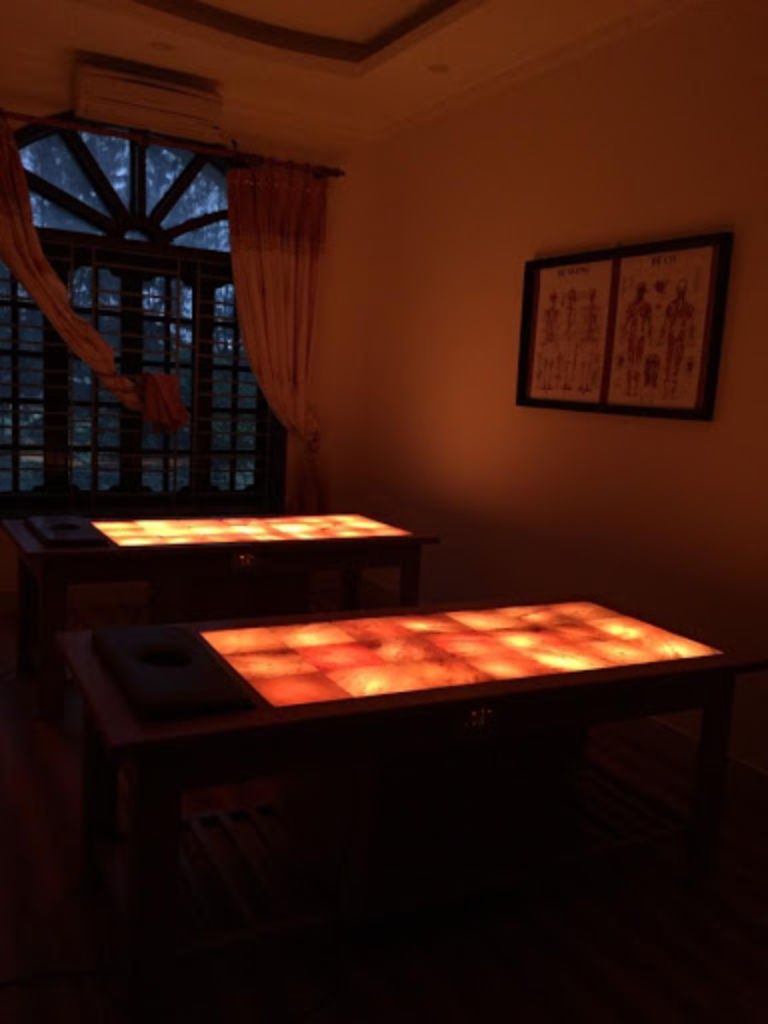 Không chỉ có các gia đình mà Nhật Gia Long cũng là địa chỉ mua giường đá muối uy tín cho nhiều spa lớn ở Hà Nội