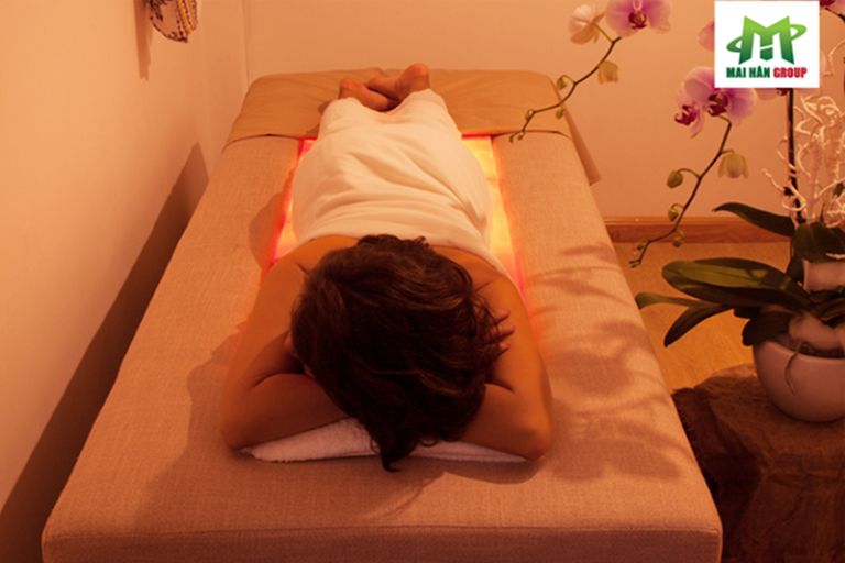 Đa muối những người ưa chuộng giường đá muối đều là các chị em phụ nữ, vì ngoài công dụng massage thư giãn thì đá muối còn chăm sóc và phục hồi làn da rất hiệu quả