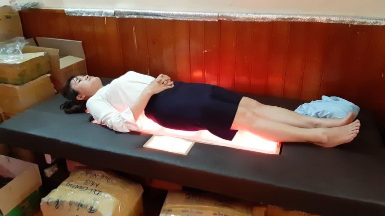 Việc sử dụng giường đá muối có thể áp dụng cho mọi giới tính và độ tuổi