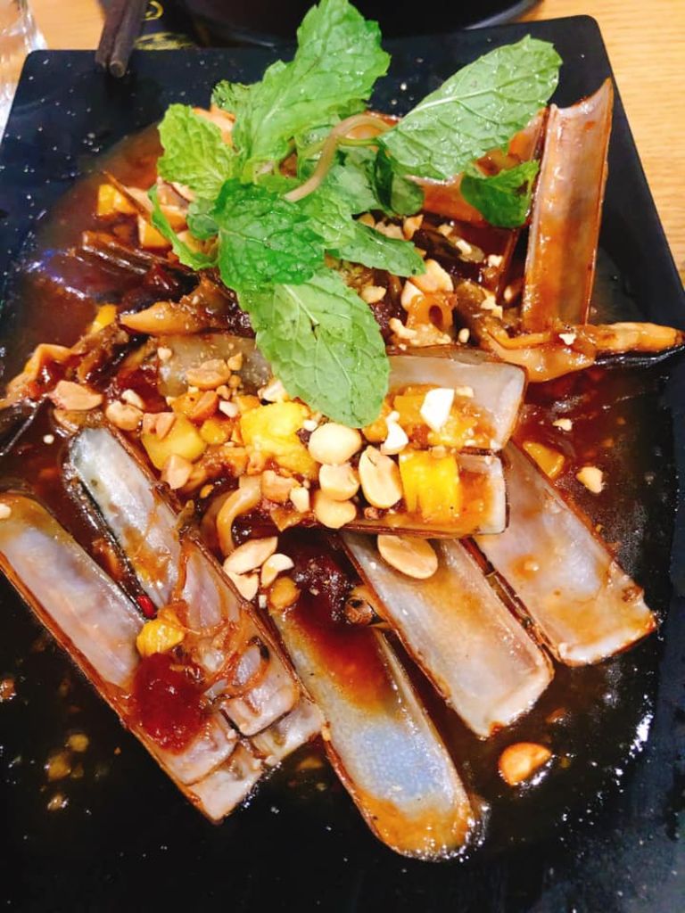 Ốc móng tay xào me tại Làng nướng 3Ku