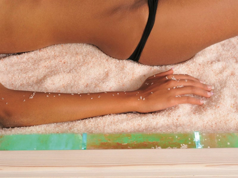 Đá muối hiện đã xuất hiện tại hầu hết các spa lớn nhỏ và trở thành cái tên không thể thiếu trong quá trình chăm sóc sức khỏe làn da