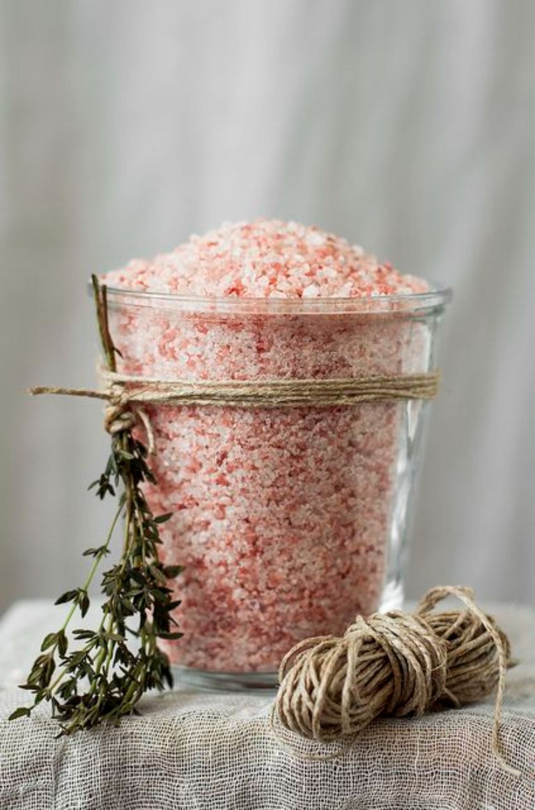 Muối hồng Himalaya không chỉ được sử dụng để chế biến các món ăn mà còn có thể trở thành vị cứu tinh cho mọi làn da