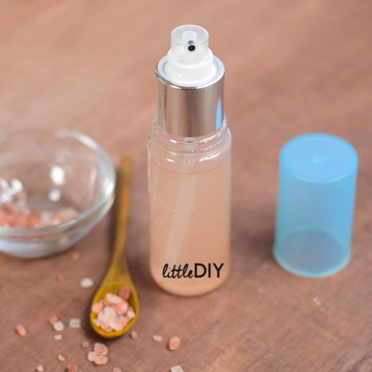 Sử dụng muối hồng Himalaya cùng ít dầu dừa và nước cốt chanh là đã có thể trở thành một dung dịch toner thần thánh