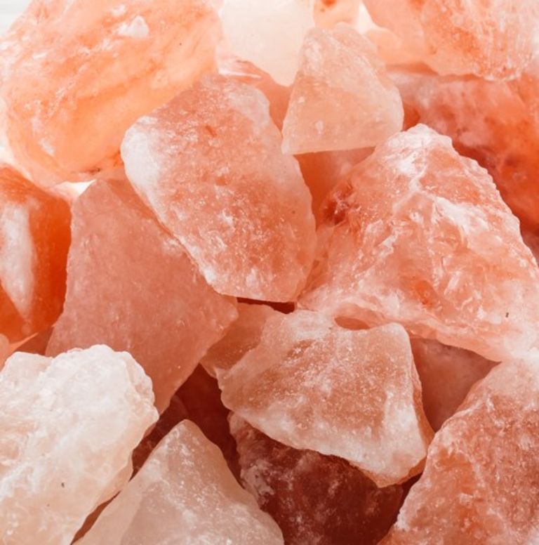 Đá muối được đánh giá là loại muối tinh khiết nhất hiện nay và mang đến nhiều khoáng chất vi lượng có lợi cho sức khỏe