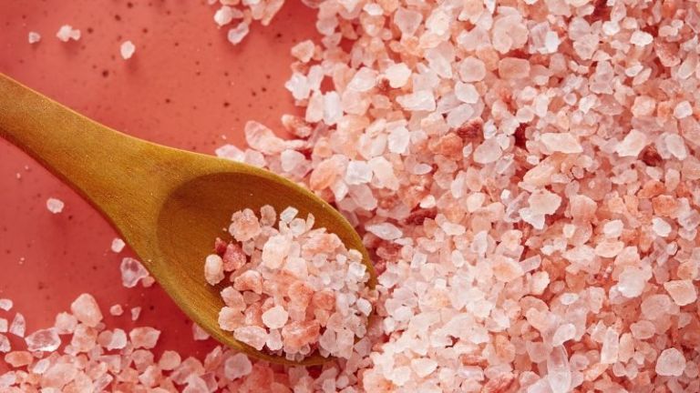 Hiện nay muối được áp dụng vào rất nhiều dịch vụ chăm sóc sức khỏe và làm đẹp của con người