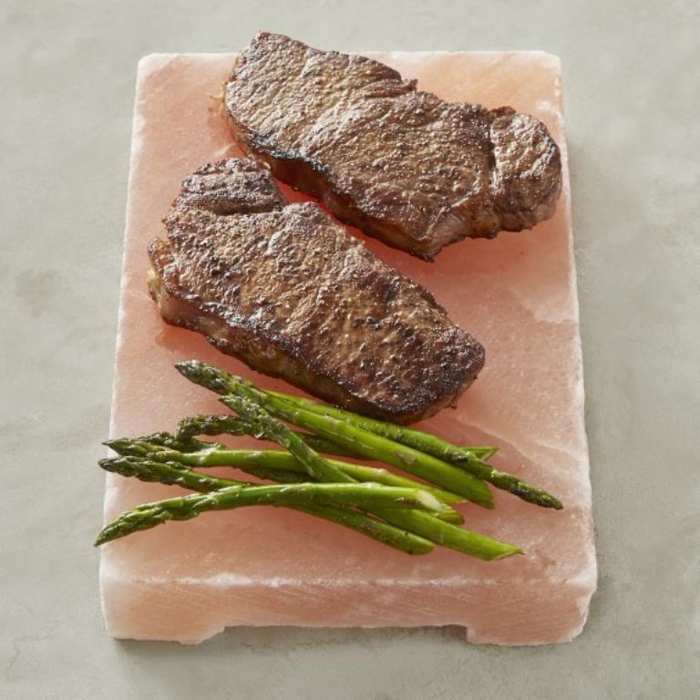 Thịt nướng đá muối là món ăn ngon khó cưỡng trong thời gian gần đây. Vậy Quán đá muối nướng ngon nhất Sài Thành ở đâu nhé