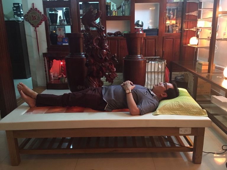 Giường đá muối Himalaya là dòng sản phẩm phù hợp cho mọi người, mọi độ tuổi