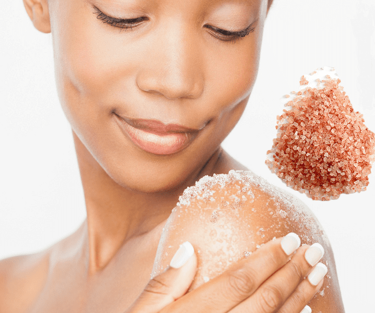 Tẩy da chết với đá muối Spa