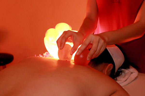 Công dụng tuyệt vời trong việc làm đẹp của muối khoáng Himalaya có thể bạn chưa biết? lam dep bang muoi khoang himalaya hinh 3