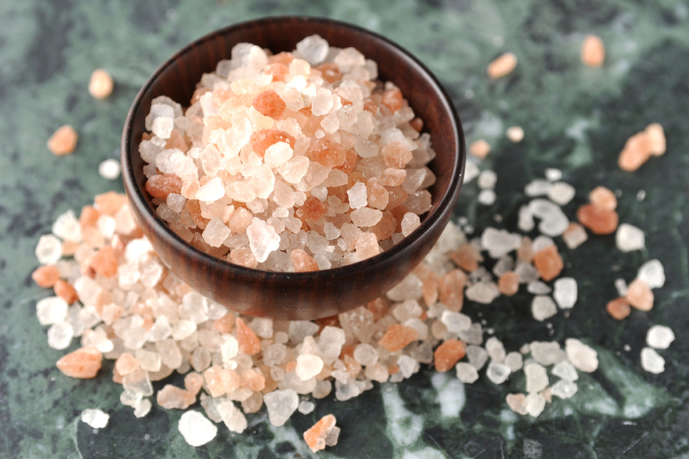 Ngâm chân với muối đá Himalaya có tác dụng như thế nào?